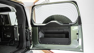 Land Rover Defender Open Boot/Trunk