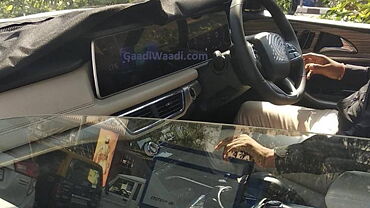 2021 Mahindra XUV500 continues testing; to get front seats with memory function