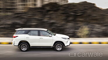 Toyota Fortuner Left Side View