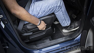 Discontinued Maruti Suzuki XL6 2019 Seat Adjustment Manual for Driver