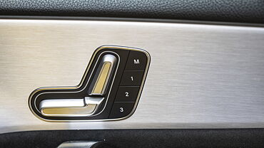 मर्सिडीज़ बेंज़ एएमजी ए35 सीट मेमरी बटन्स