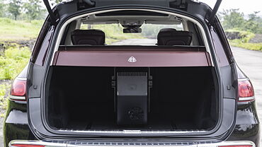 Mercedes-Benz Maybach GLS Bootspace with Parcel Tray/Retractable