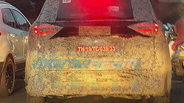 Mahindra XUV700 spied again; tail light design leaked