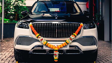 Maybach GLS Front Badge Image, Maybach GLS Photos in India - CarWale