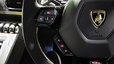 Huracan STO Left Steering Mounted Controls Image, Huracan STO Photos in  India - CarWale