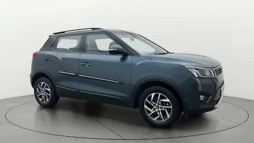 2023 Mahindra XUV300 W8 (O) 1.2 Petrol AMT