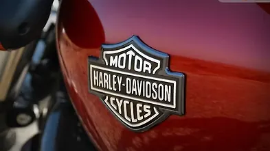 harley davidson street 750 tank capacity