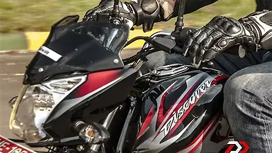 bajaj discover 100 meter price