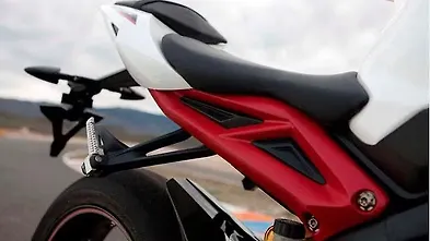 triumph daytona 675r price uk