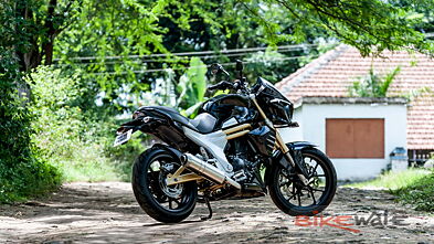 Mahindra Mojo XT300 Price, Images, Colours, Mileage & Reviews | BikeWale