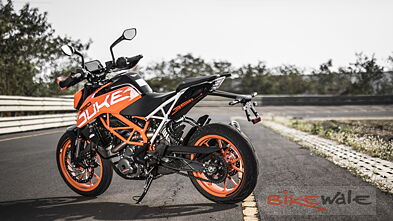 KTM 390 Duke Price, Images, Colours, Mileage & Reviews | BikeWale