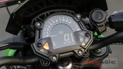 Kawasaki Z900 Price, Images, Colours, Mileage & Reviews | BikeWale