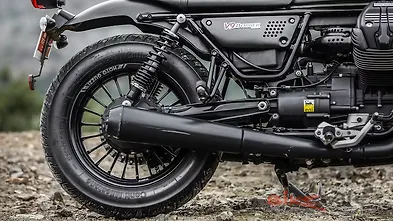 moto guzzi v9 bobber exhaust