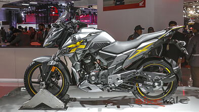 Honda X-Blade Price, Images, Colours, Mileage & Reviews | BikeWale