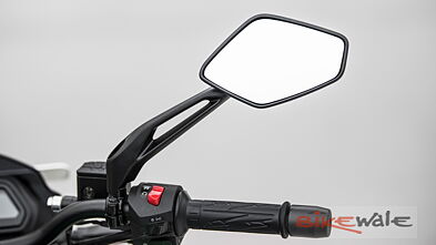 bajaj dominar side mirror price