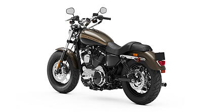 Harley-Davidson 1200 Custom Rear Three-Quarter