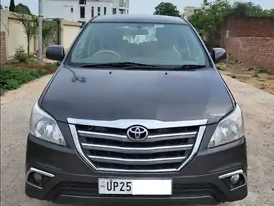 Second Hand टोयोटा इनोवा 2.5 g bs iii 8 str in आगरा