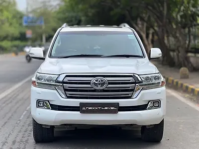 2017 Toyota Land Cruiser LC 200 VX 1