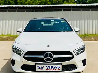 Second Hand मर्सिडीज़ बेंज़ ए-क्लास लिमोजिन 200डी in अहमदाबाद