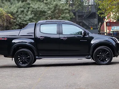 Second Hand Isuzu D-Max V-Cross Z Prestige 4WD Diesel Turbo Automatic [2024-2026] in Delhi