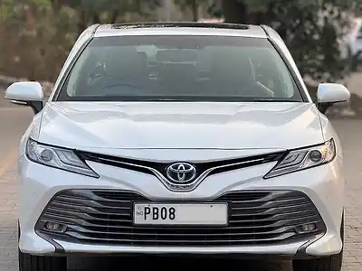 Second Hand टोयोटा कैमरी हाइब्रिड in जालंधर