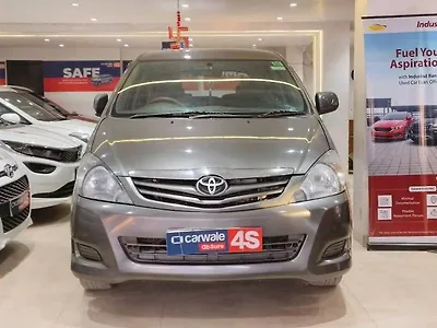Second Hand Toyota Innova 2.5 G 8 STR BS-III in Kanpur