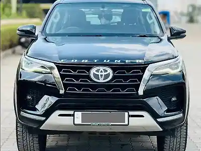 Second Hand टोयोटा फ़ॉर्च्यूनर 4x2 2WD Diesel 2.8L Turbo 6 Speed Manual in सूरत