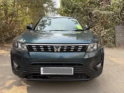 Second Hand महिंद्रा XUV300 w6 1.2 पेट्रोल एएमटी in मुंबई