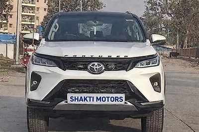 Toyota Fortuner 4X2 2WD Diesel Turbo Automatic Dual Tone