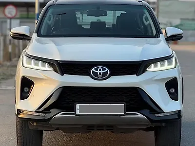 Second Hand Toyota Fortuner 4x2 AT in Surat