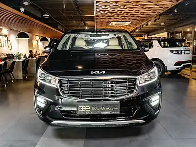 Second Hand किआ कार्निवल लिमोज़ीन प्लस 7 सीटर in दिल्ली