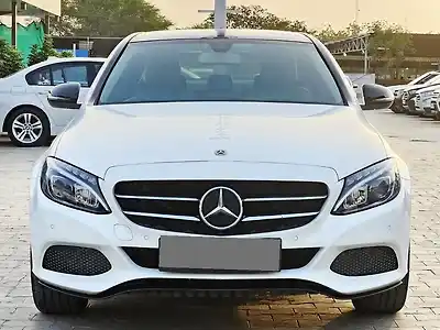 Second Hand मर्सिडीज़ बेंज़ सी-क्लास सी 220डी in अहमदाबाद