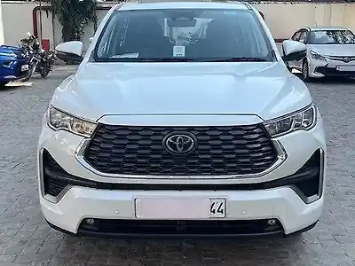 Second Hand टोयोटा इनोवा हायक्रॉस ZX (O) Hybrid (Electric + Petrol) Automatic (e-CVT) 7 STR in दिल्ली