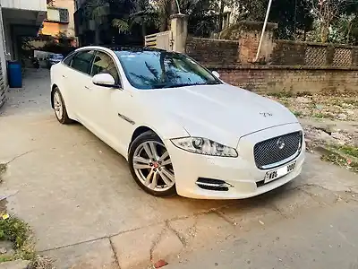 2013 जैगुवार xj 3.0 डीज़ल 1 2013 जैगुवार xj 3.0 डीज़ल 1