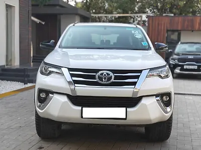 Toyota Fortuner 2.8 4x4 AT