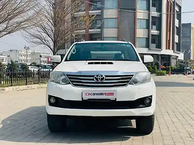 Second Hand टोयोटा फ़ॉर्च्यूनर 4x2 ऑटोमैटिक in मोहाली