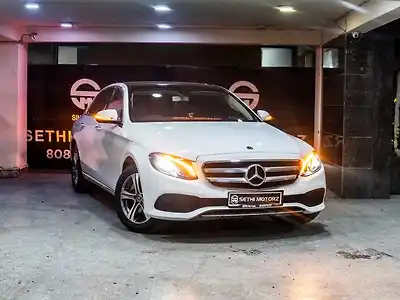 Second Hand मर्सिडीज़ बेंज़ E-क्लास e 200 इक्सक्लूज़िव in दिल्ली