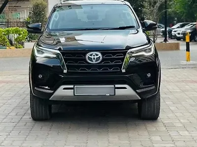 Second Hand Toyota Fortuner 4x4 4WD Diesel 2.8L Turbo 6 Speed Manual in Chennai