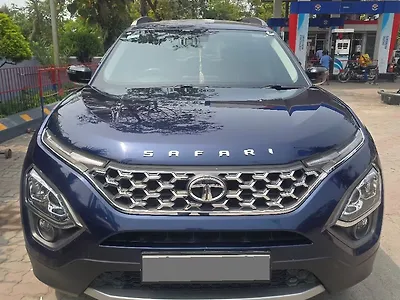 2022 Tata Safari XT 1