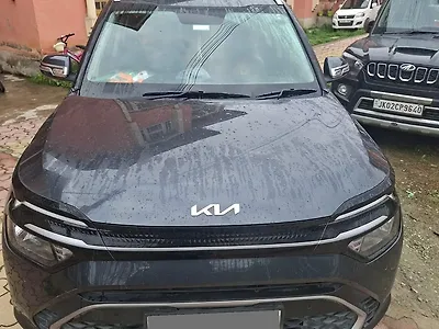 Second Hand Kia Carens Prestige 1.5 Petrol MT 7 STR in Srinagar