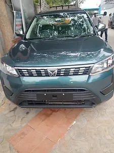 2023 Mahindra XUV300 W6 1.2 Petrol 1 2023 Mahindra XUV300 W6 1.2 Petrol 1