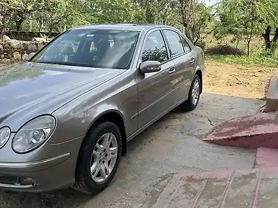 Second Hand मर्सिडीज़ बेंज़ E-क्लास 200 k क्लासिक in जयपुर