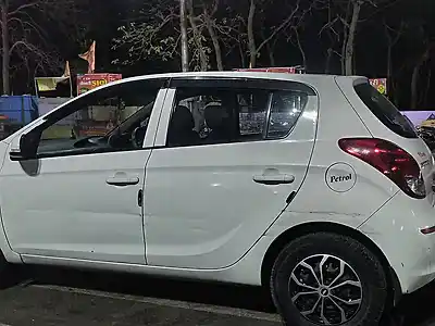 2013 हुंडई i20 मैग्ना 1.2 1