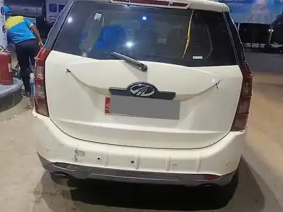 2011 महिंद्रा XUV500 w6 1