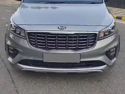 Second Hand किआ कार्निवल प्रेस्टीज 7-सीटर in भोपाल