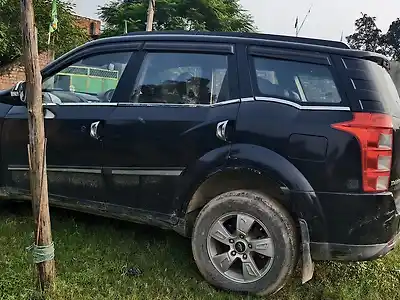 2012 महिंद्रा XUV500 w8 1