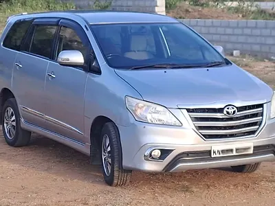 2015 Toyota Innova 2.5 VX BS IV 8 STR