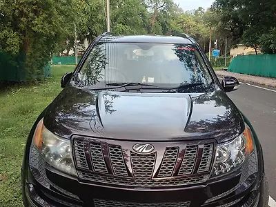 Second Hand Mahindra XUV500 W8 in Mhow