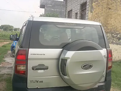 2017 Mahindra TUV300 T4 1