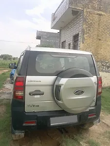 2017 Mahindra TUV300 T4 1 2017 Mahindra TUV300 T4 1